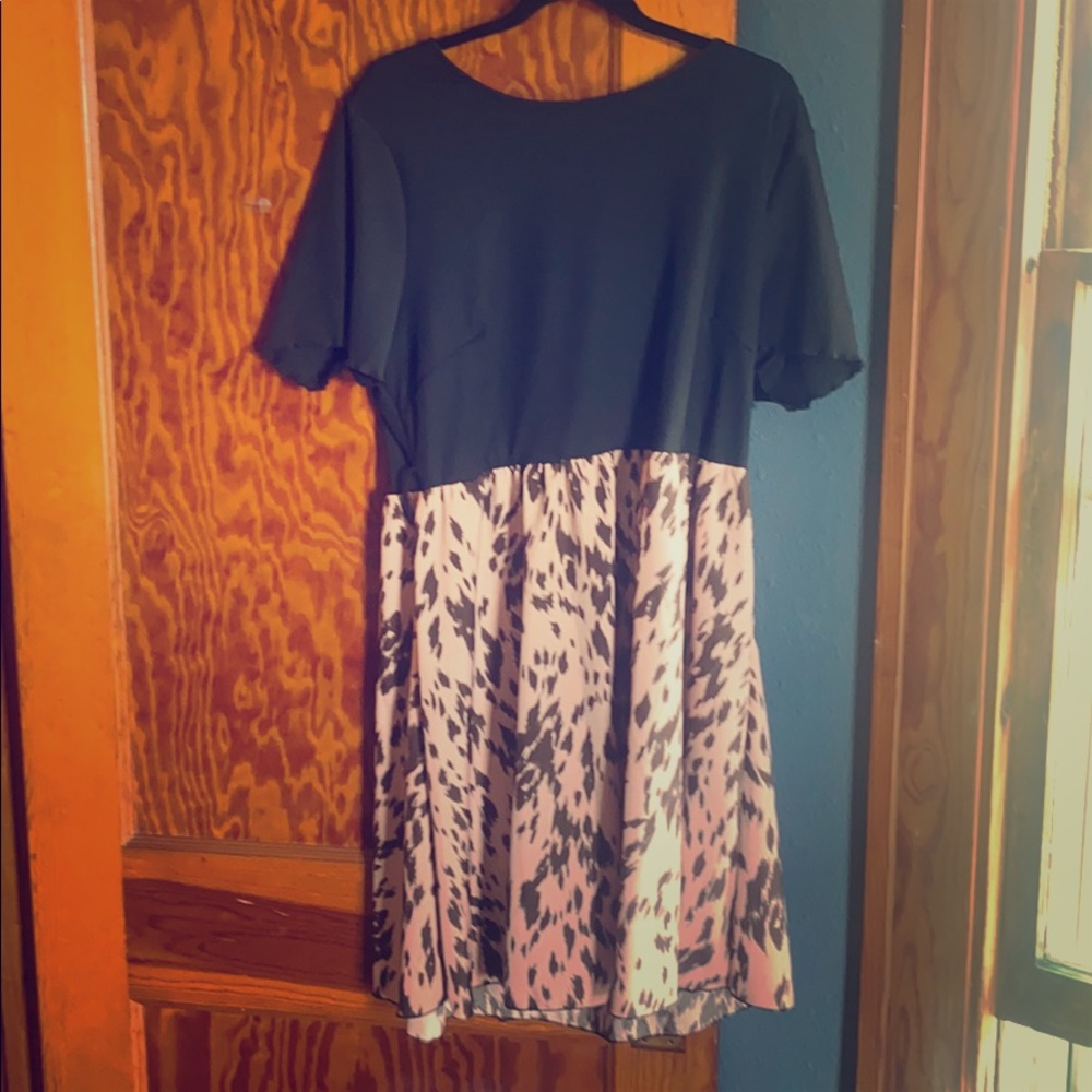 Pink/black/brown dress